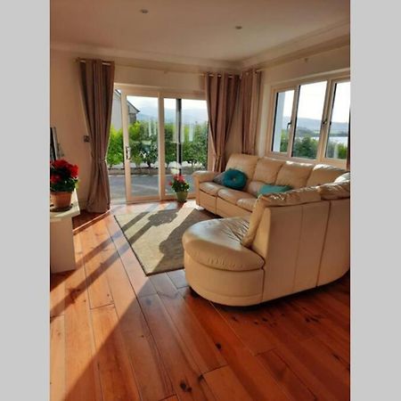 Green Garden Meets Blue Sea For 2 People Dingle Extérieur photo