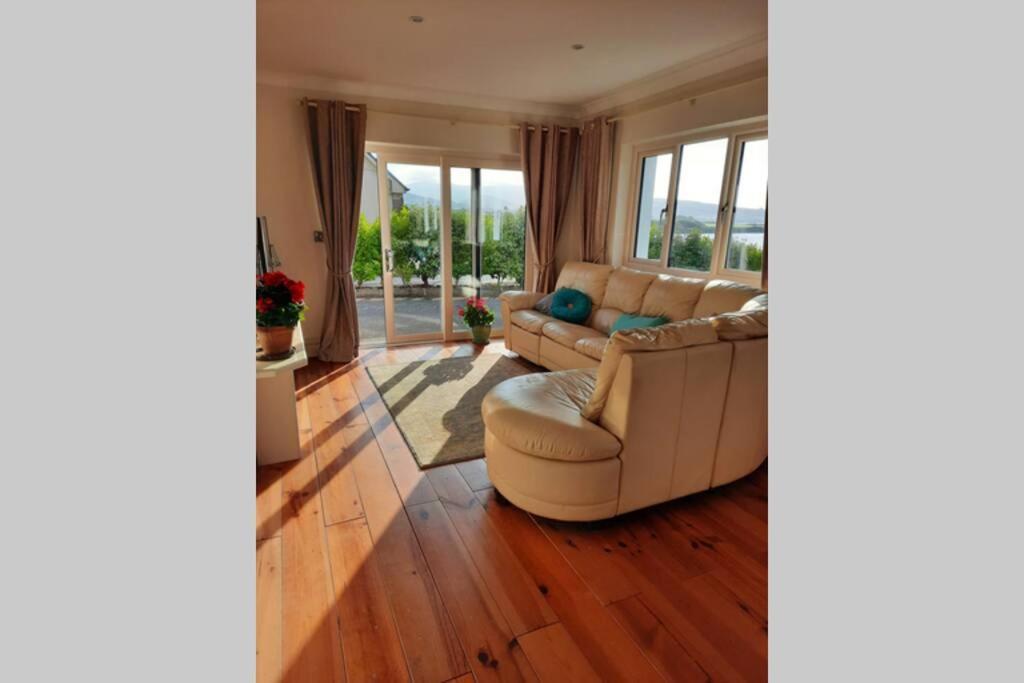 Green Garden Meets Blue Sea For 2 People Dingle Extérieur photo